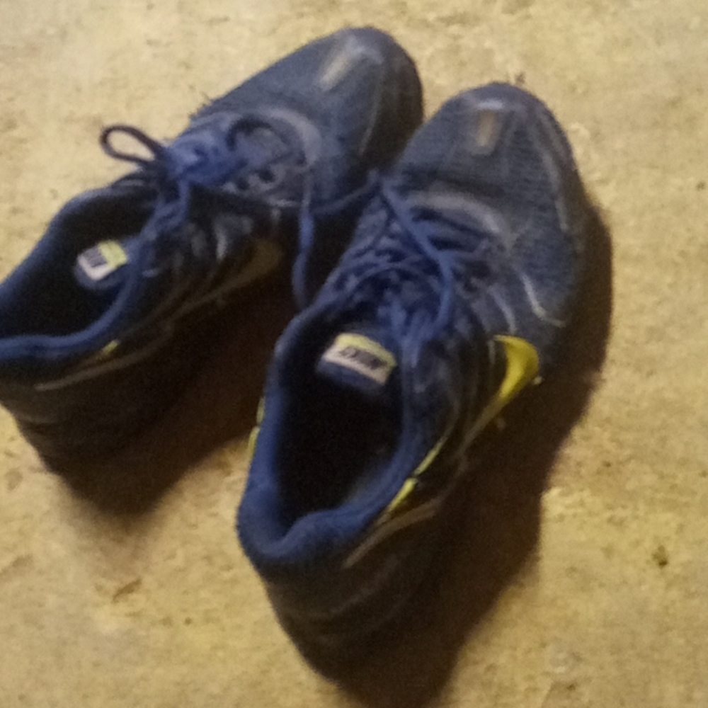 Nike mens or boys shoes
